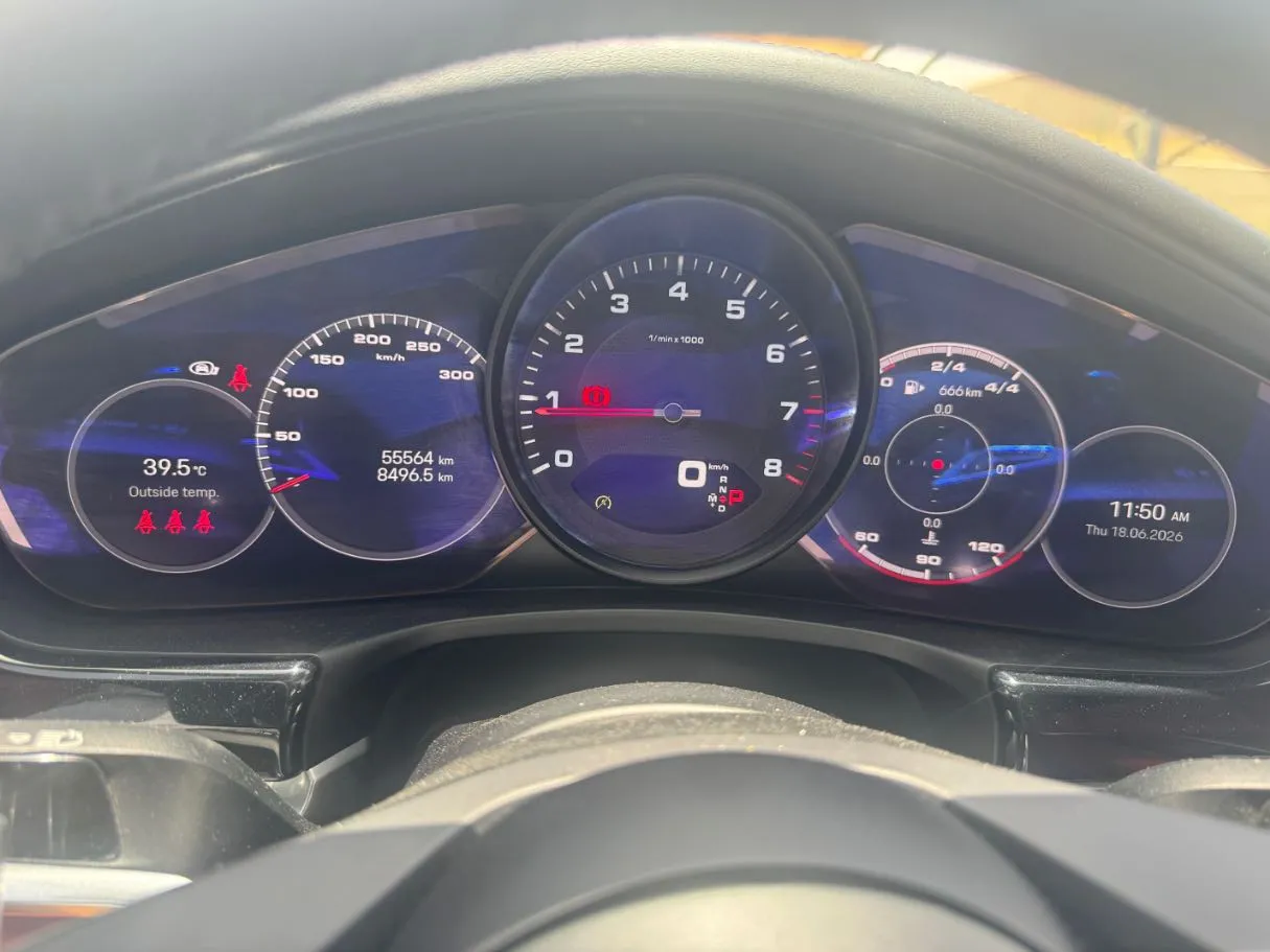 Car image 18