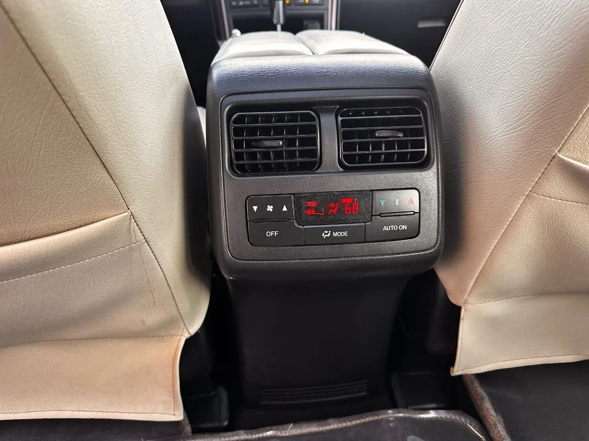 Car image 30