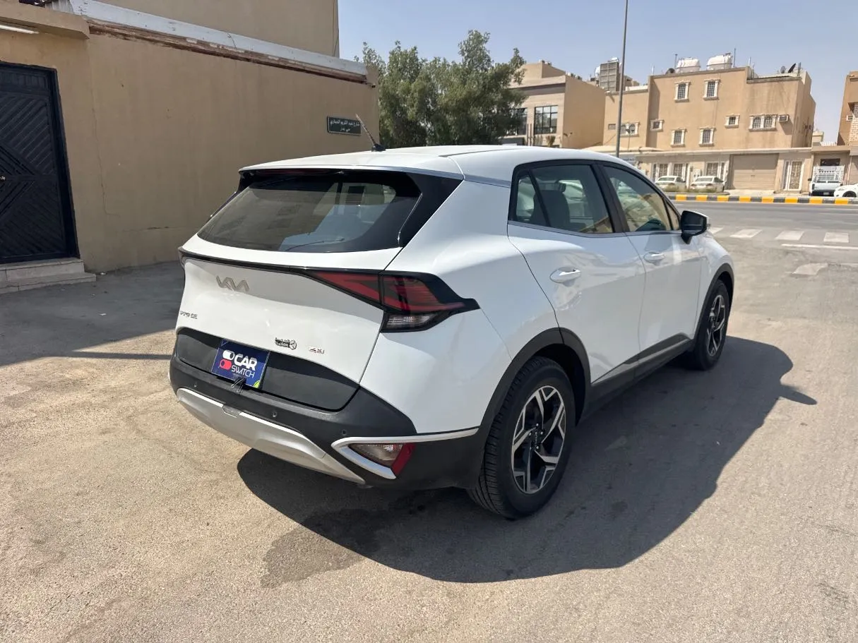 Car image 5