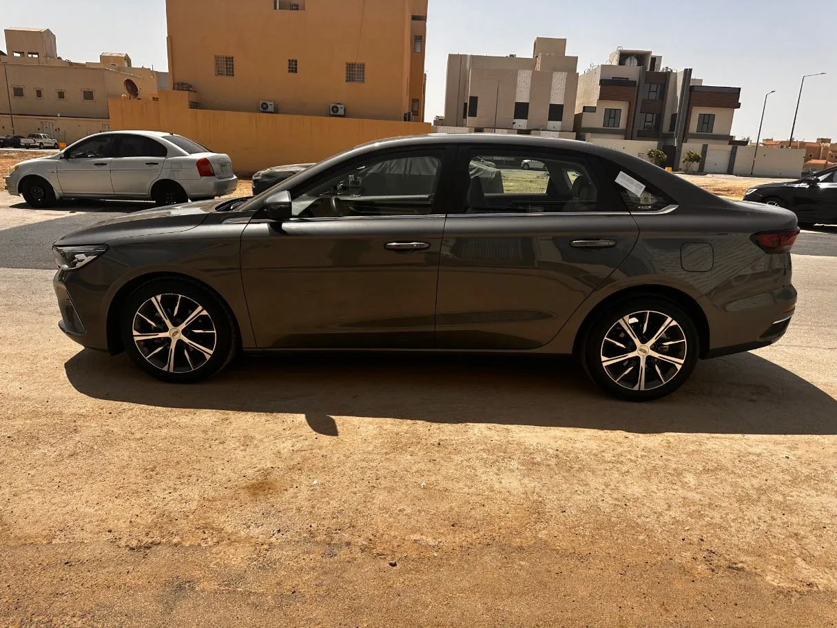 Car image 8