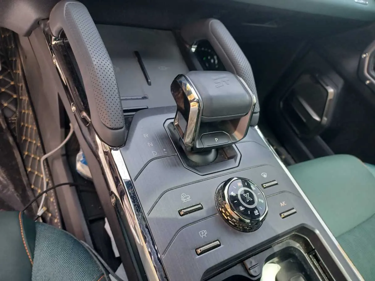 Car image 18