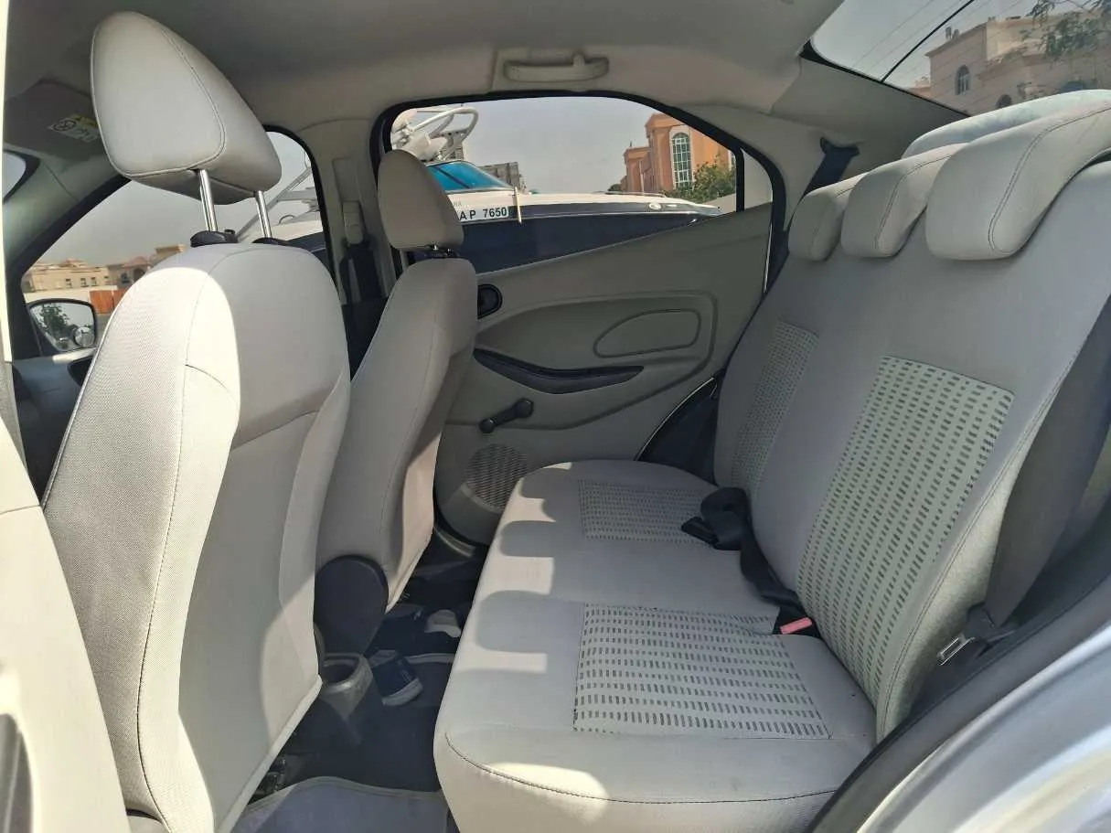 Car image 13