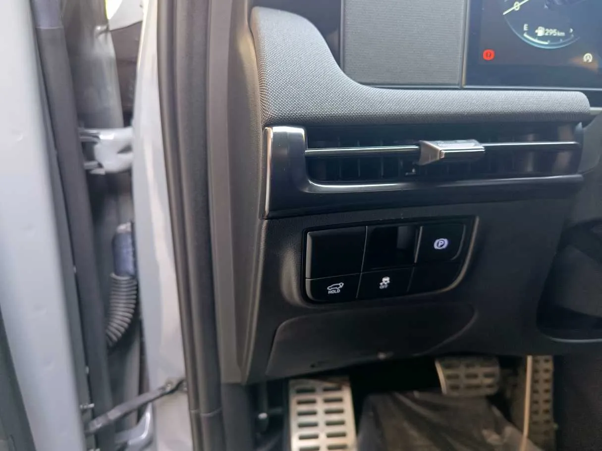 Car image 31