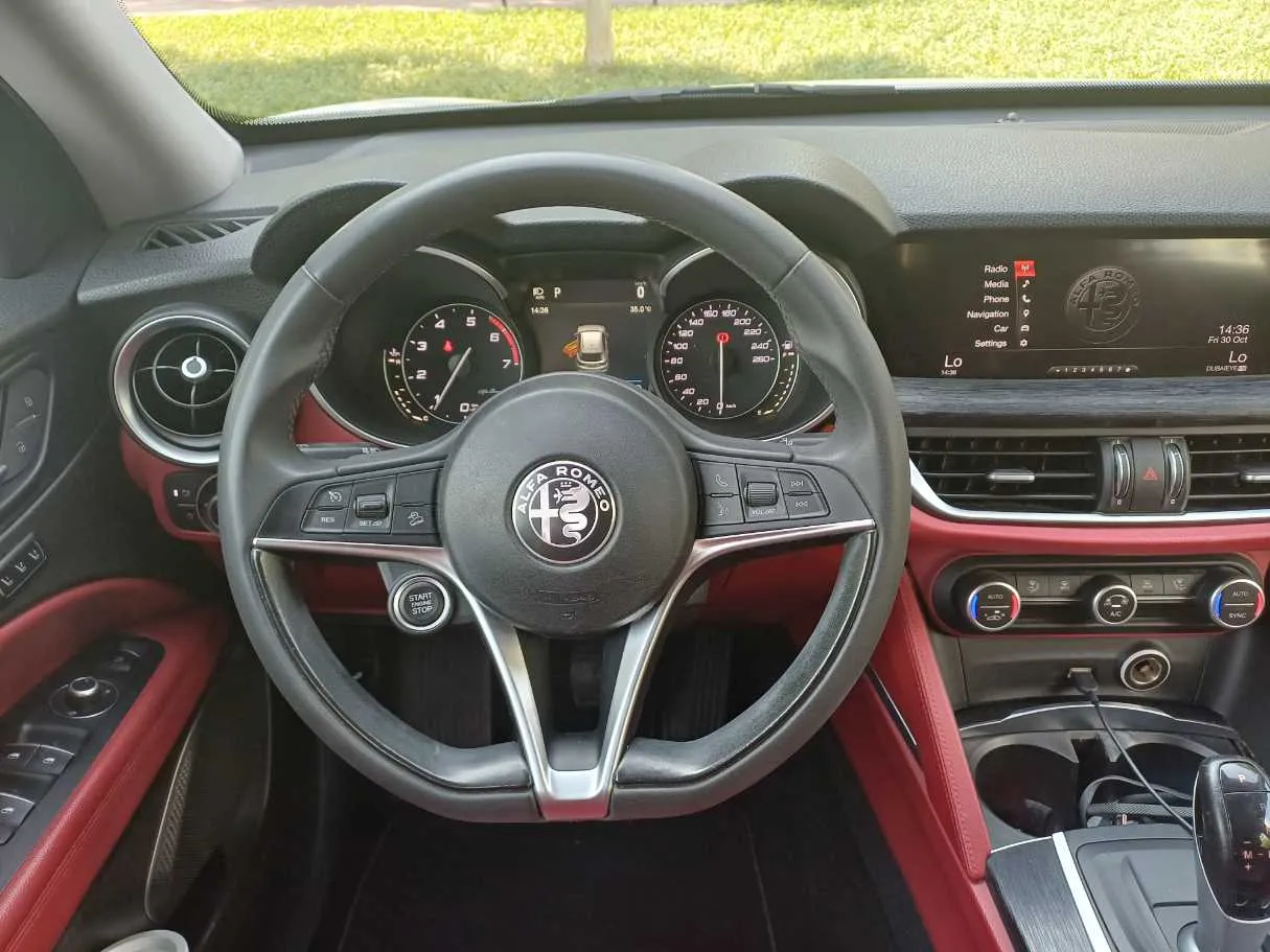 Car image 14