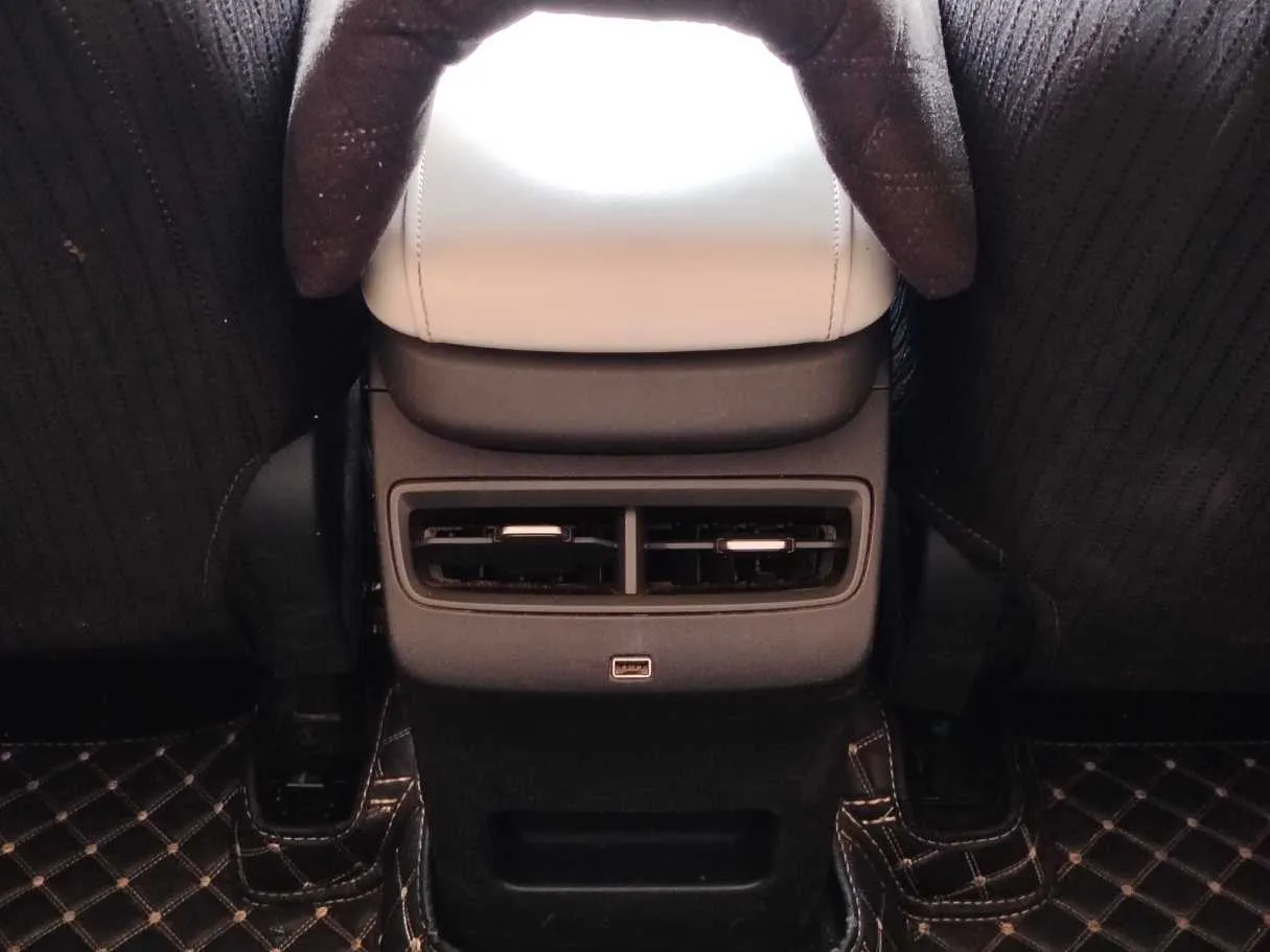 Car image 31