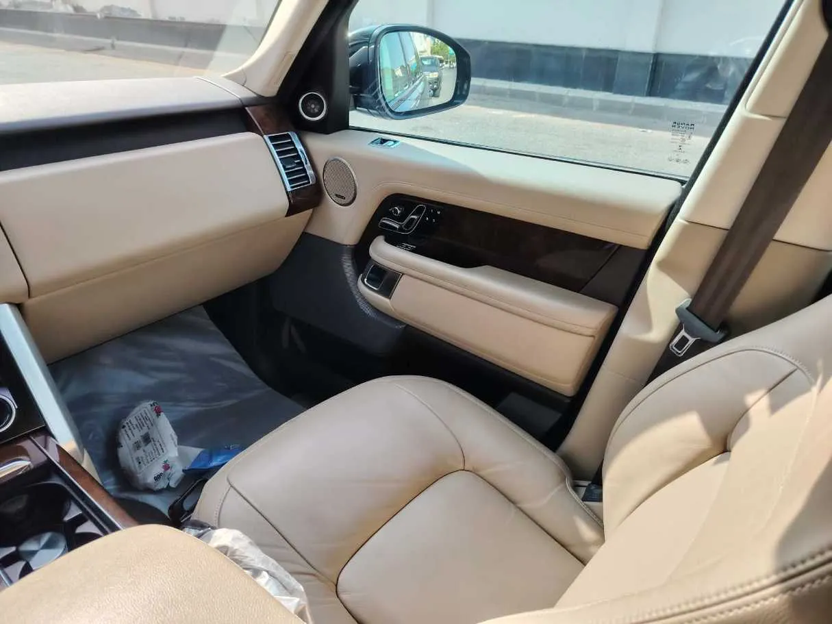 Car image 23