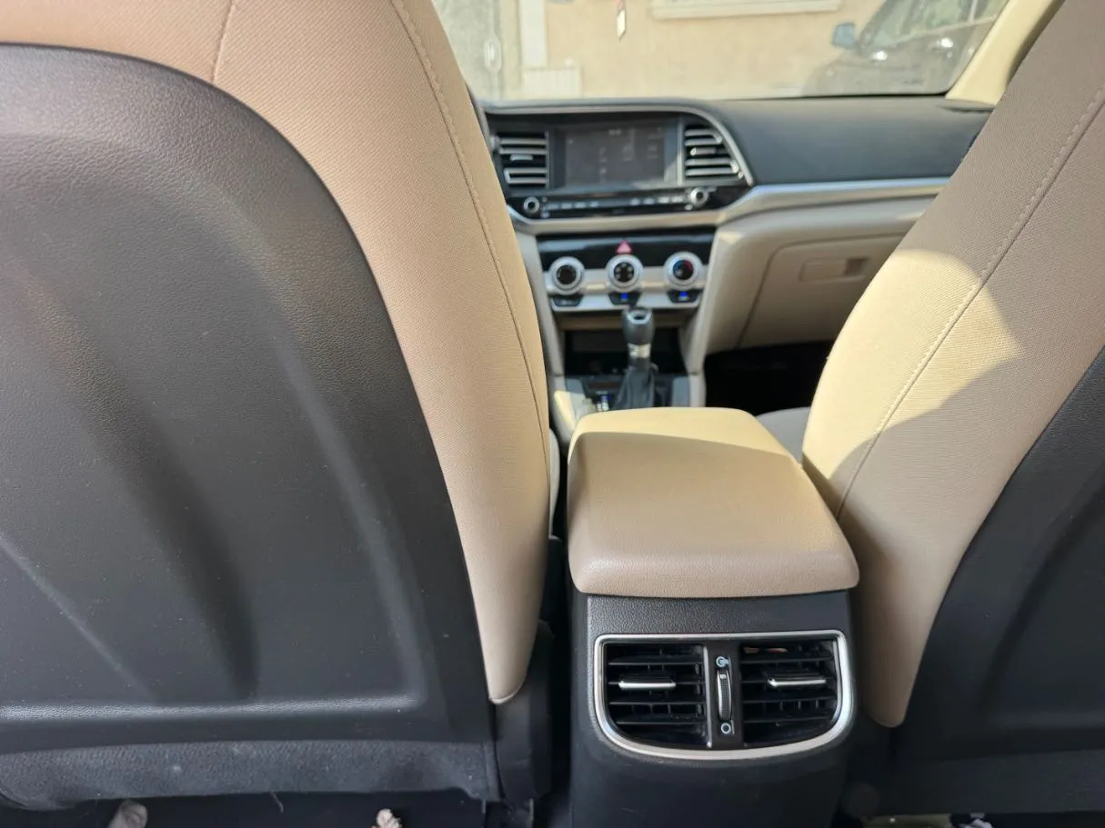 Car image 20