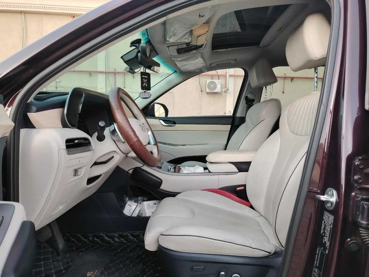 Car image 12