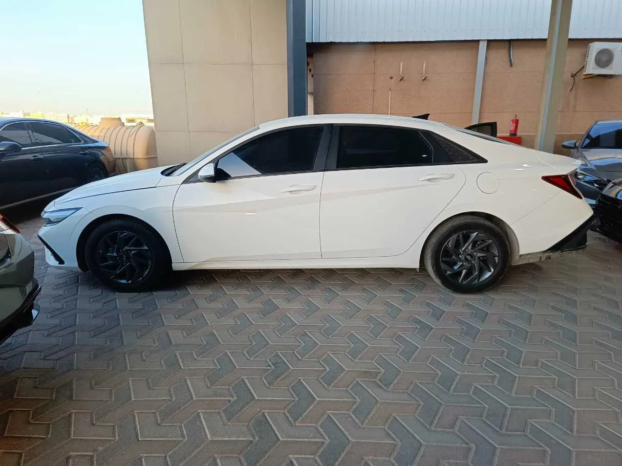 Car image 8