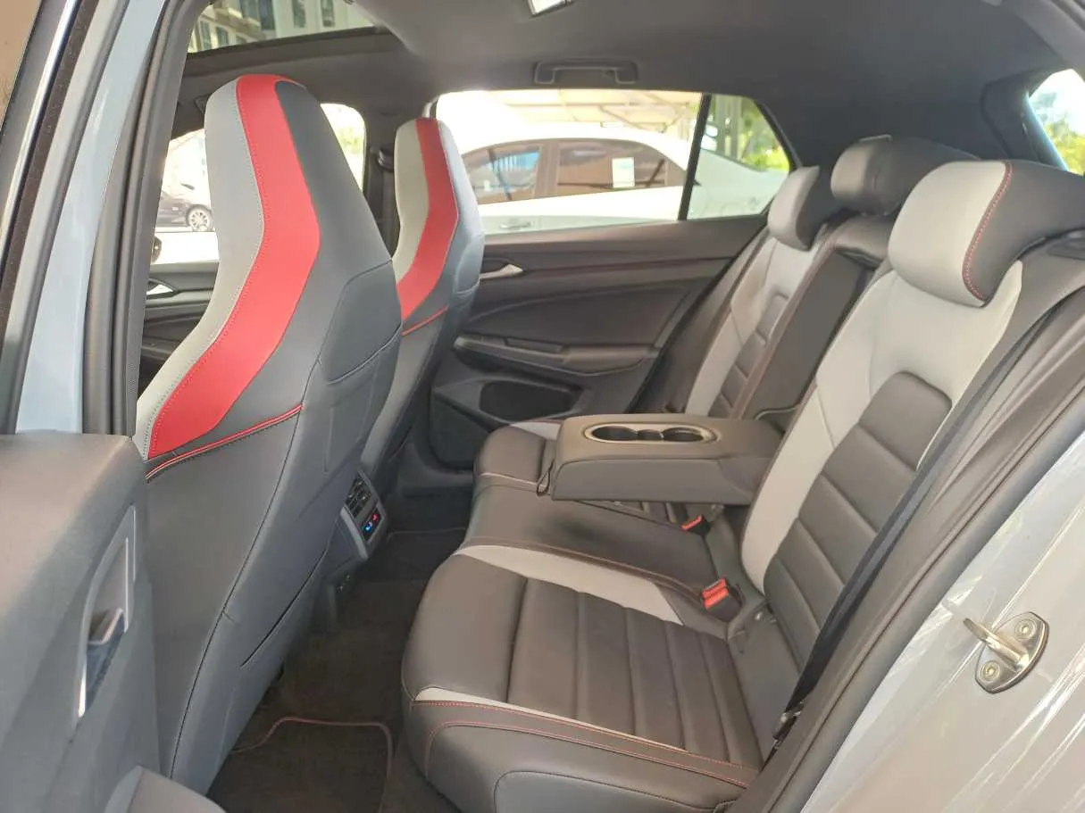 Car image 13