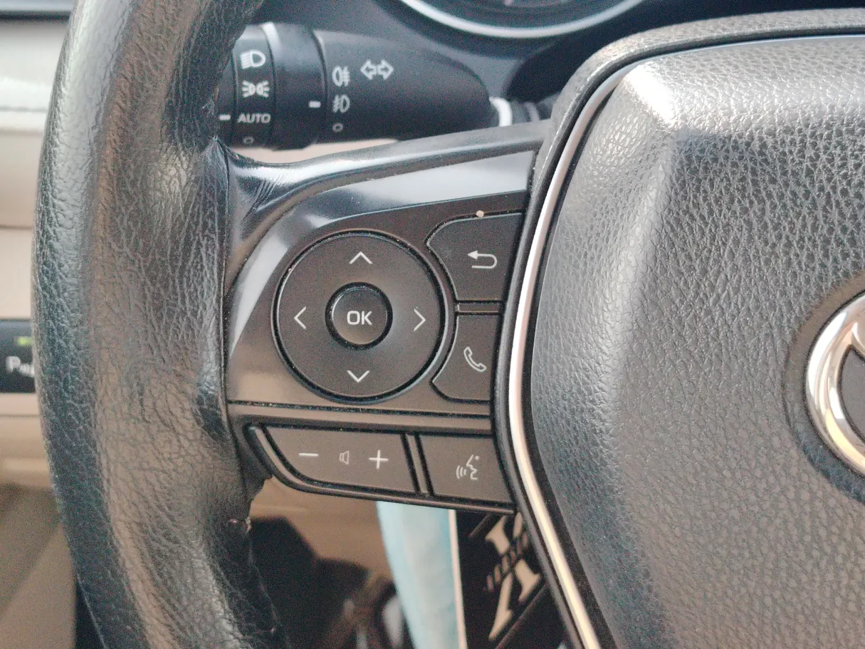 Car image 25
