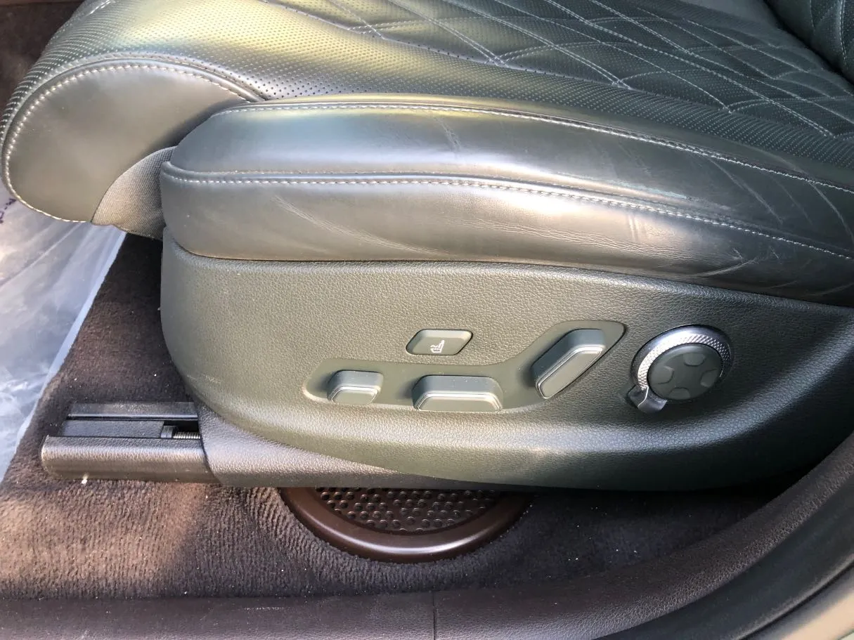 Car image 23