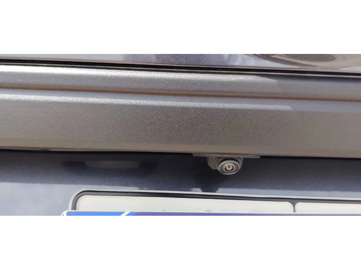 Car image 30