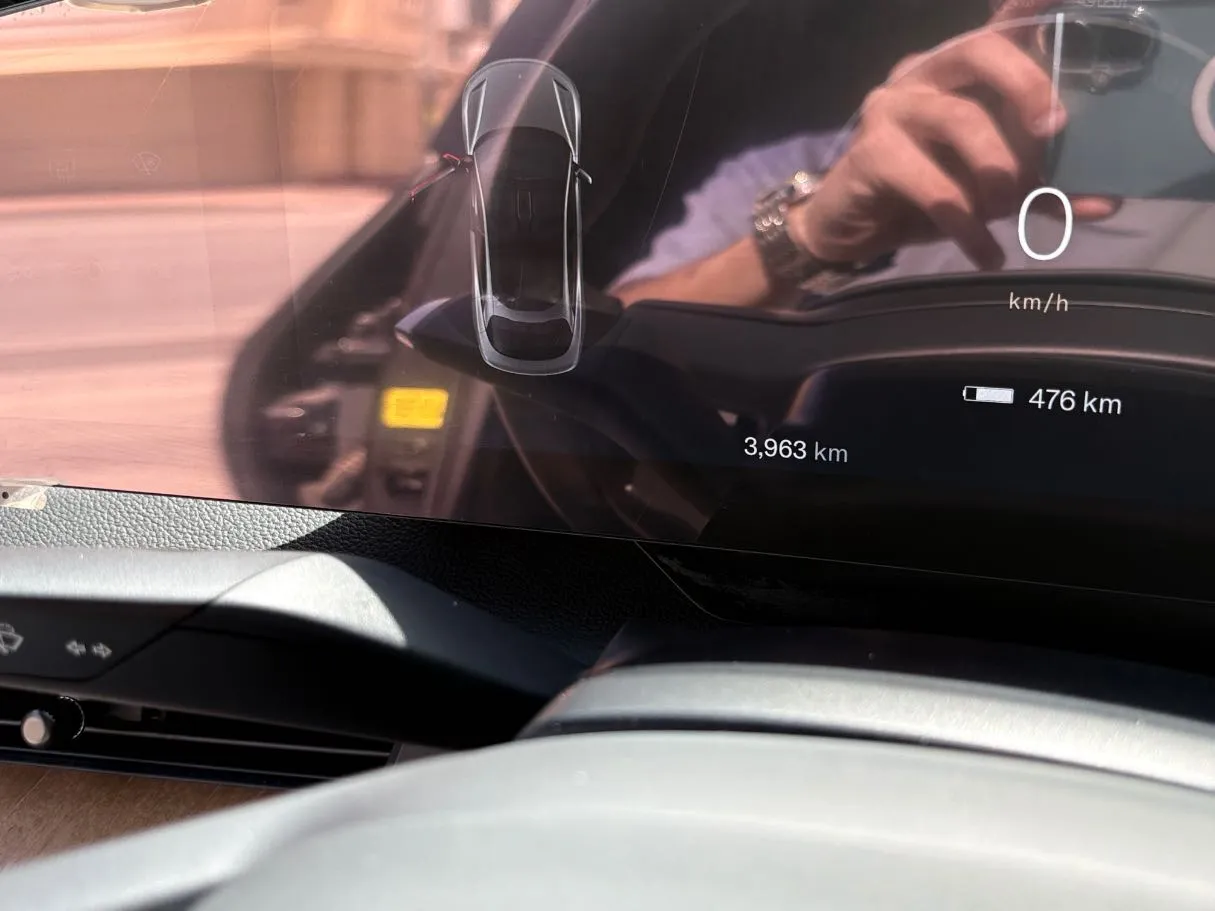 Car image 23
