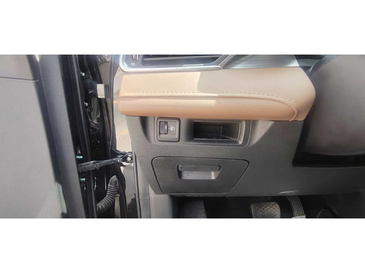 Car image 28