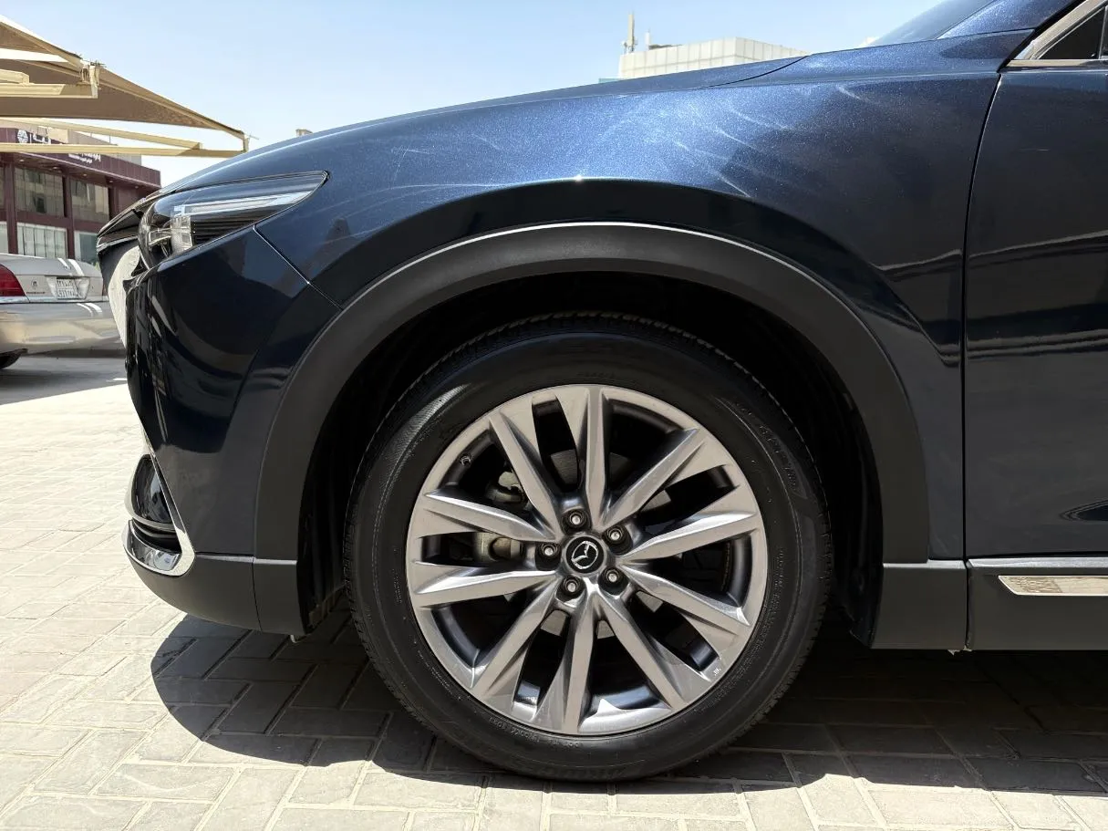 Car image 9