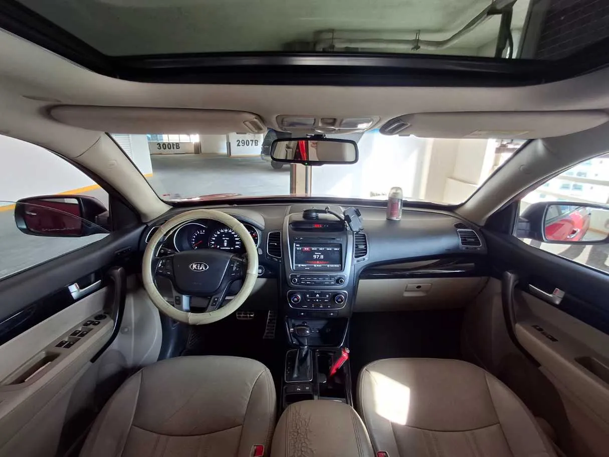 Car image 19