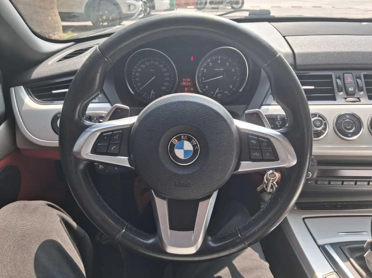 Car image 16