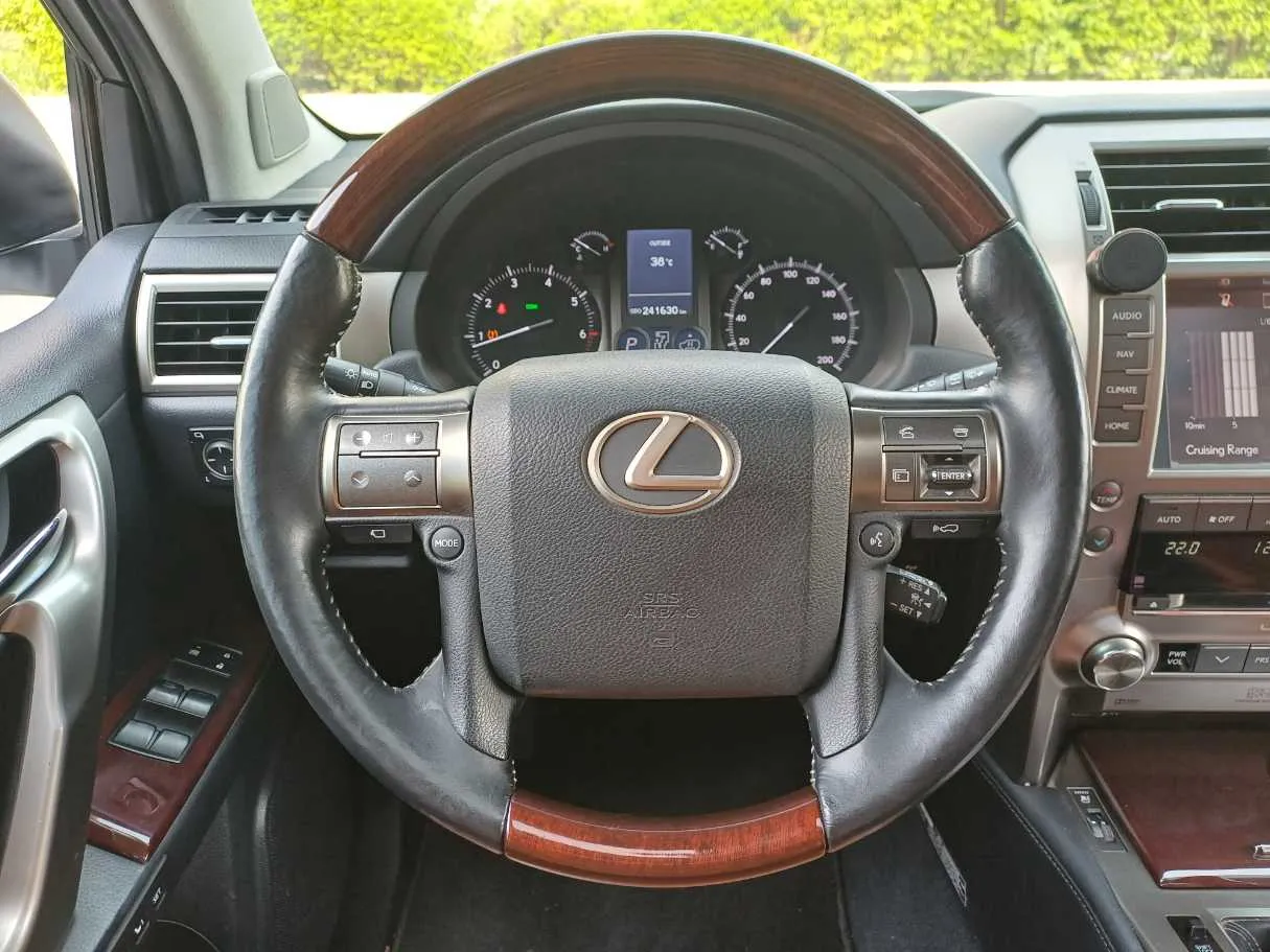 Car image 15