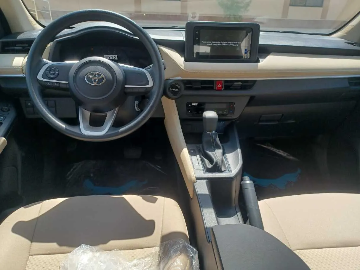 Car image 16