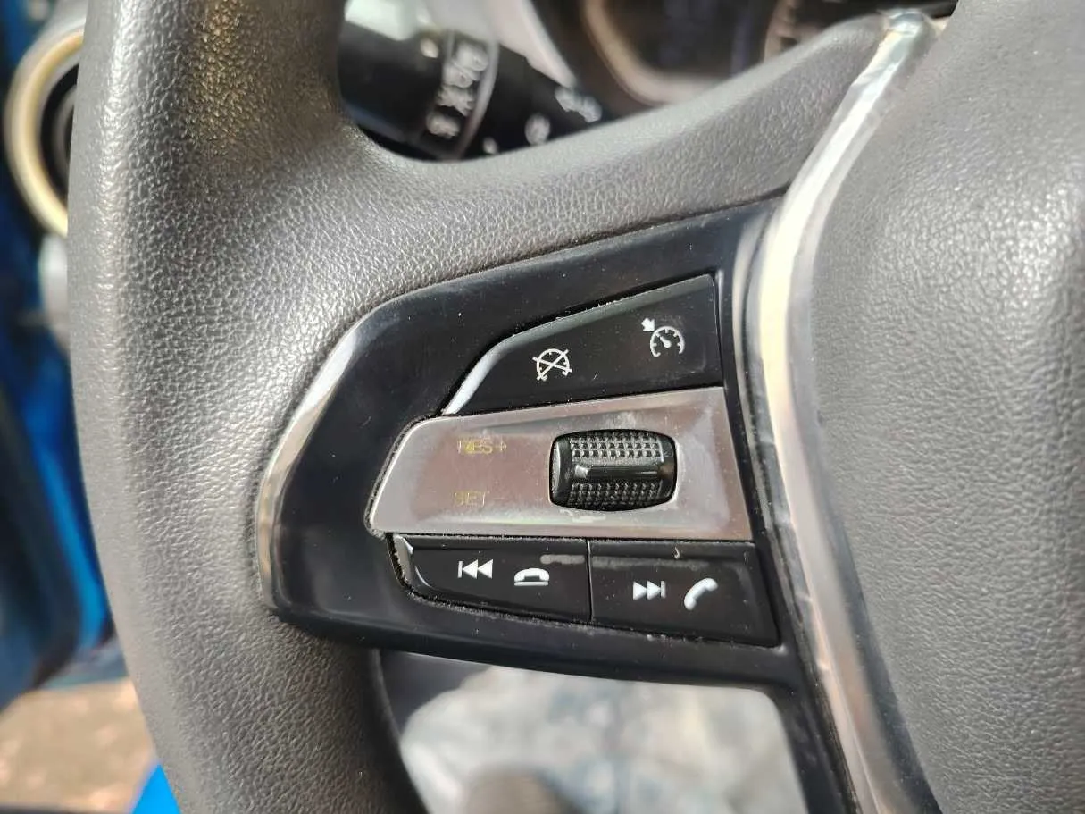 Car image 25