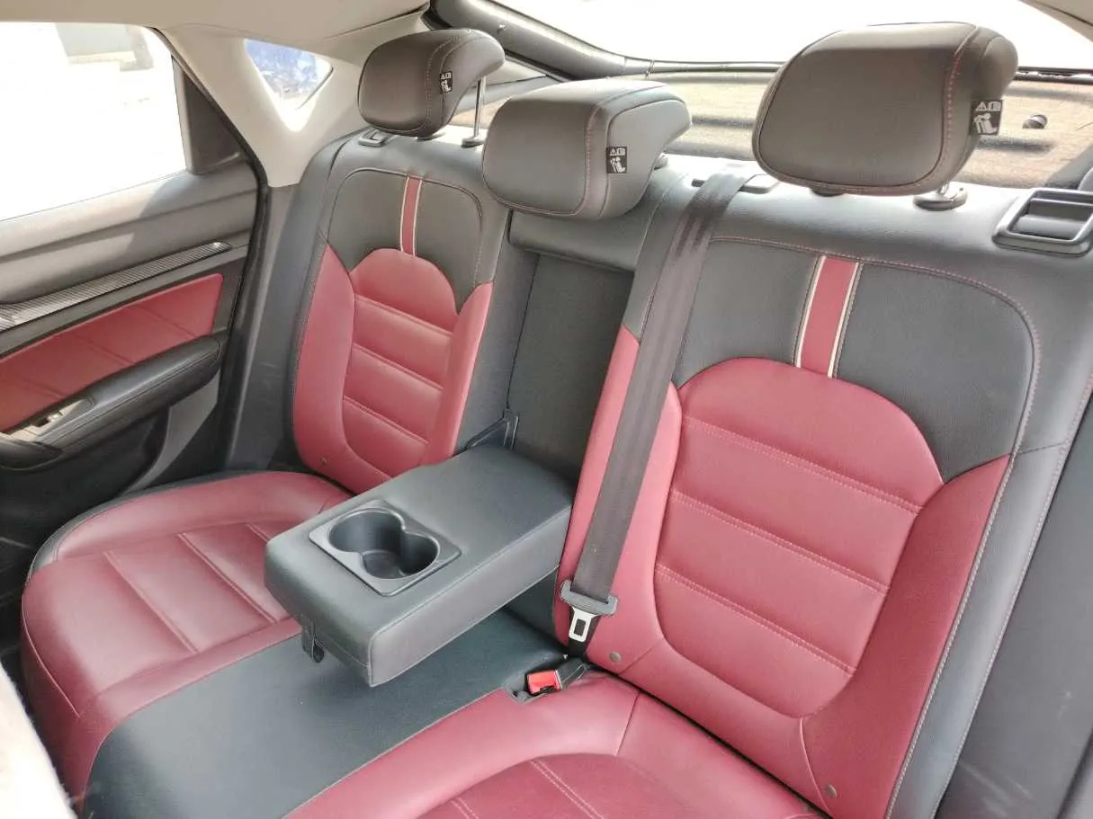 Car image 16