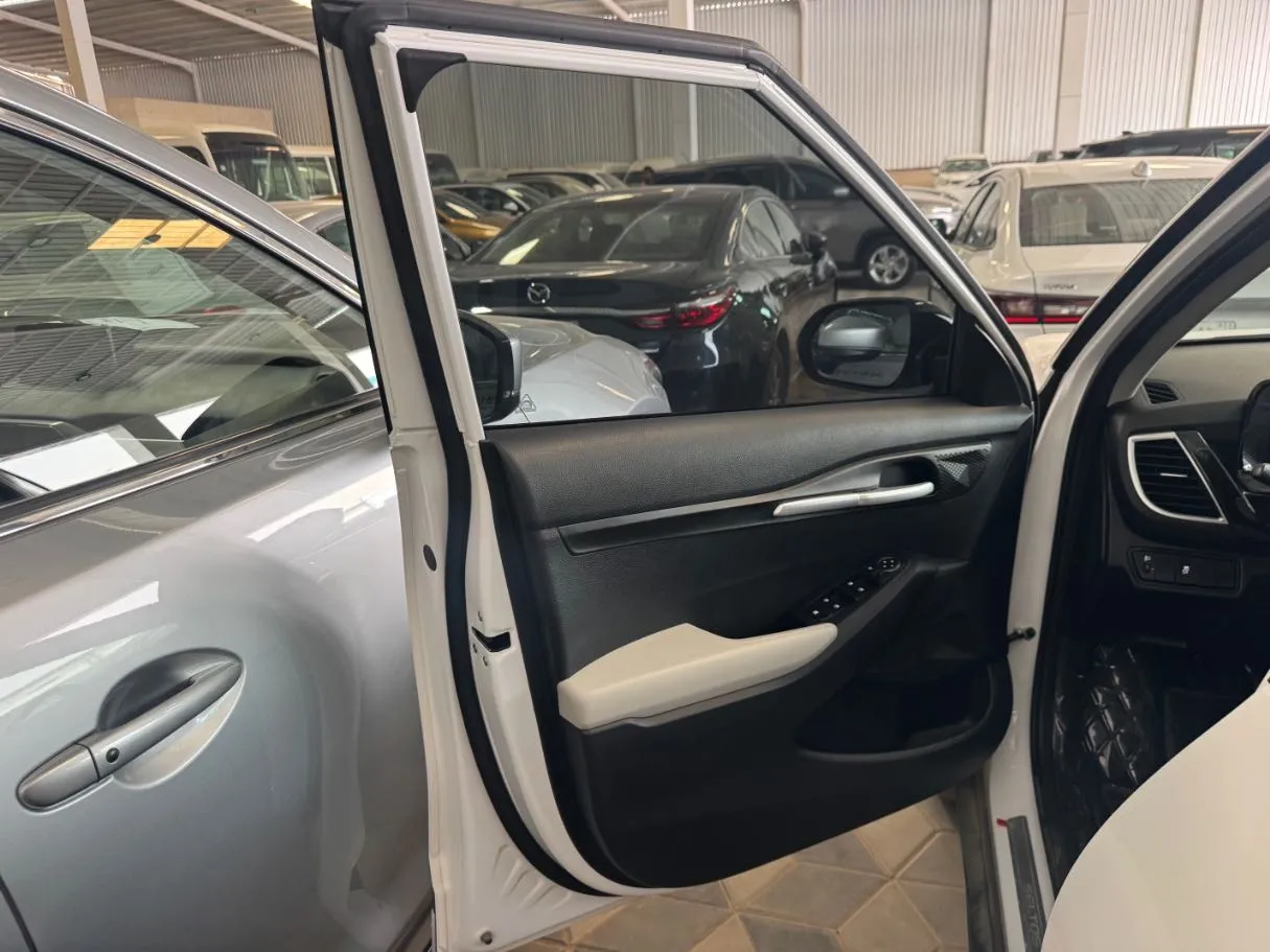 Car image 7