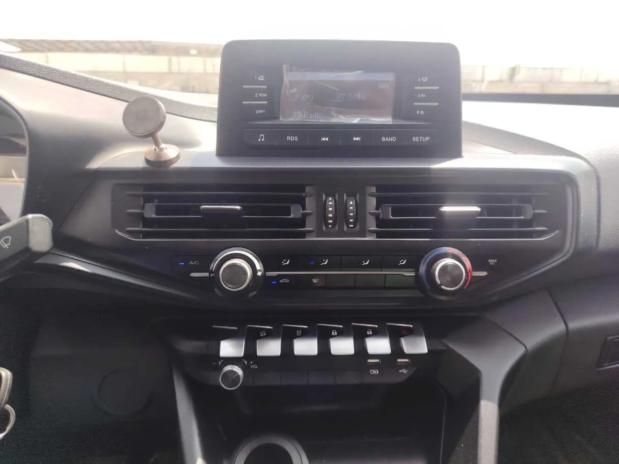 Car image 20