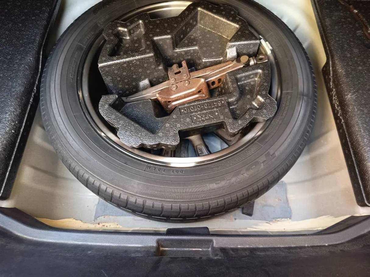 Car image 26