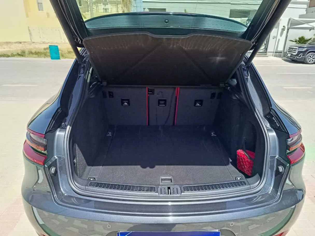 Car image 30