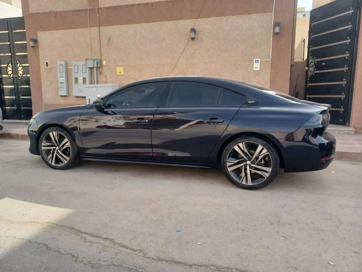 Car image 7