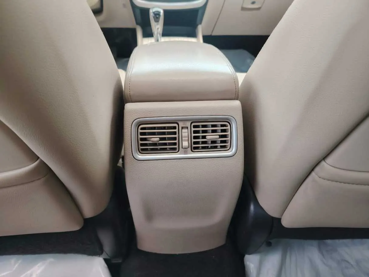 Car image 37