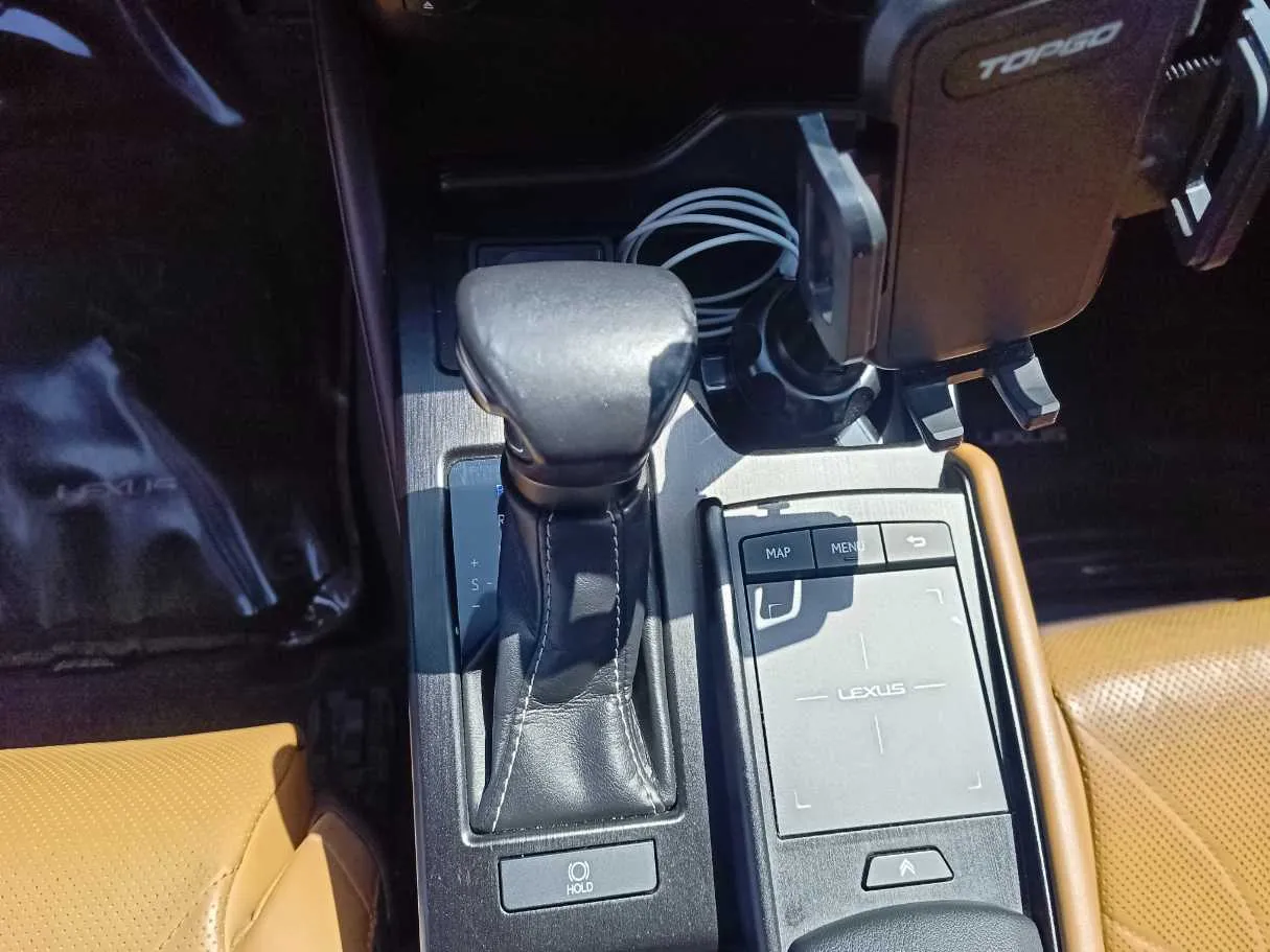 Car image 21