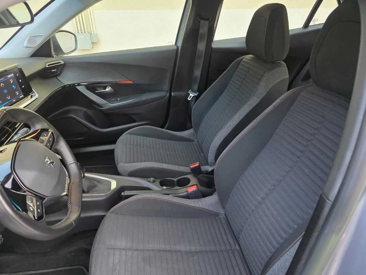 Car image 8