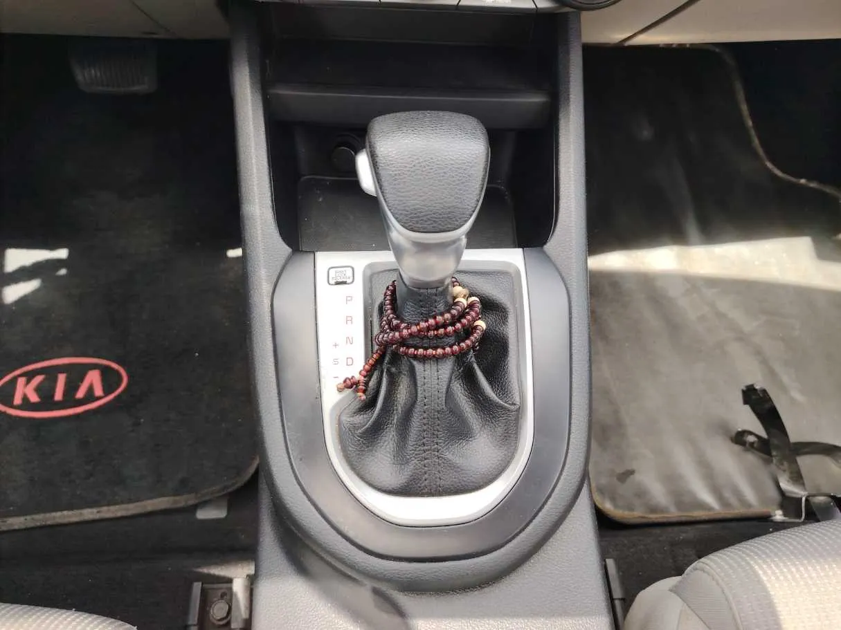 Car image 19