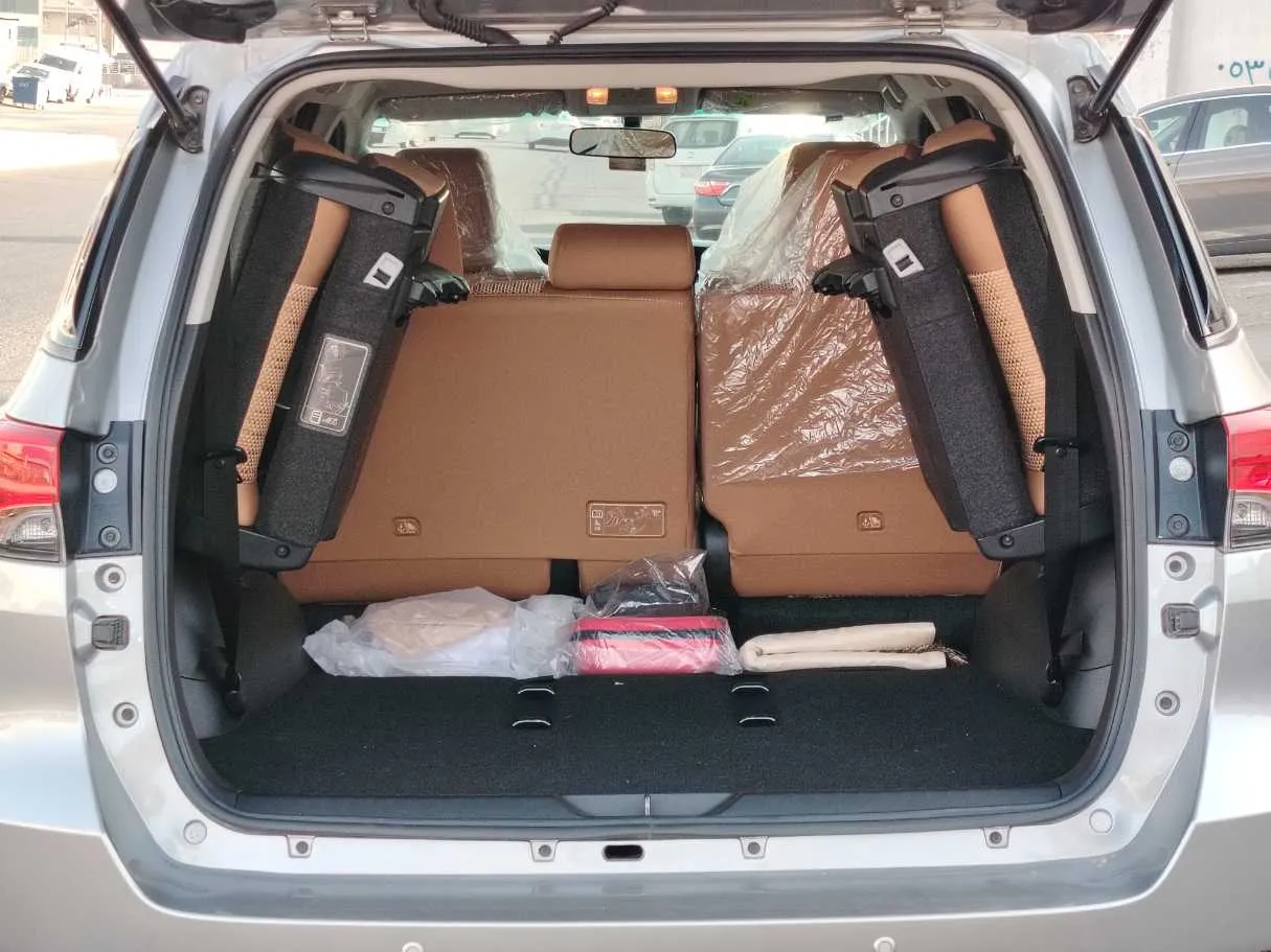 Car image 25