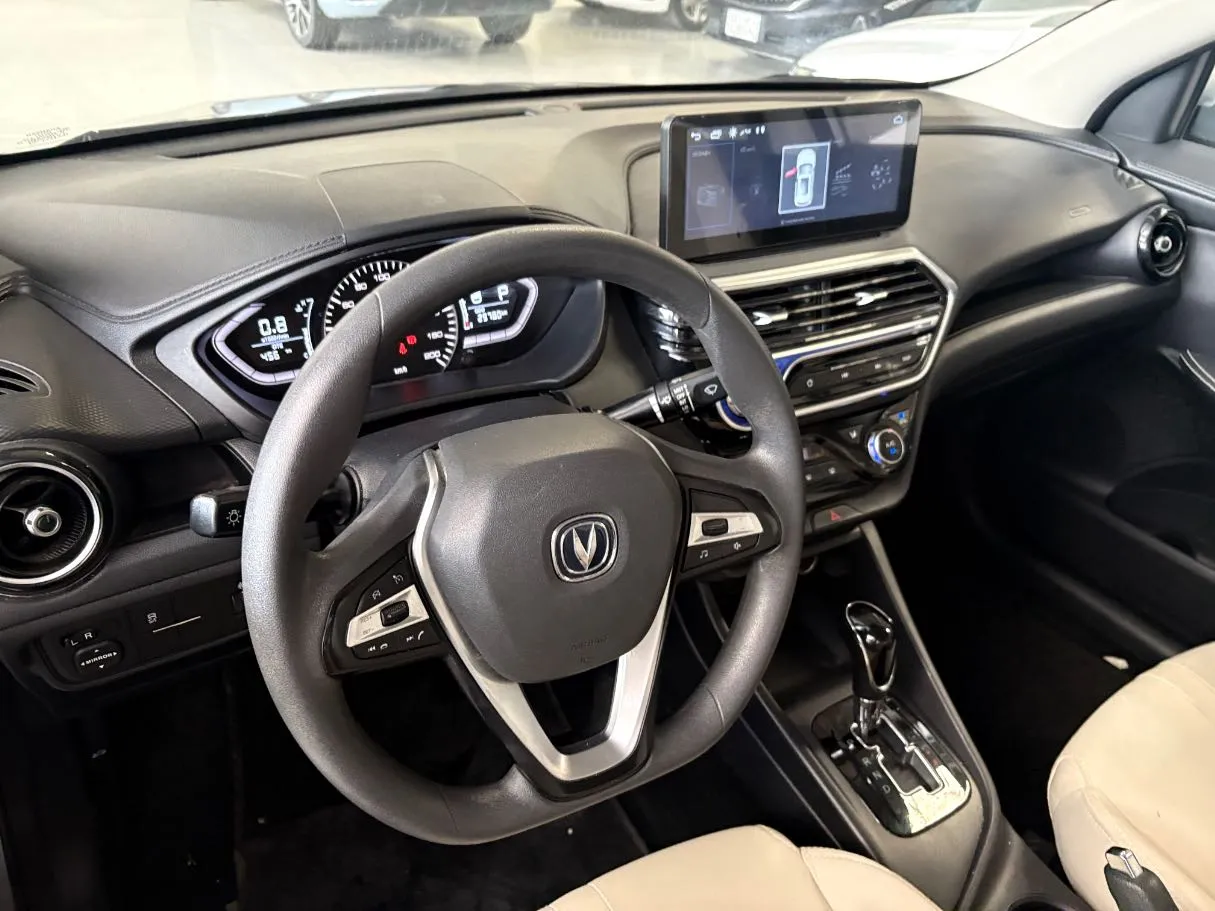 Car image 8
