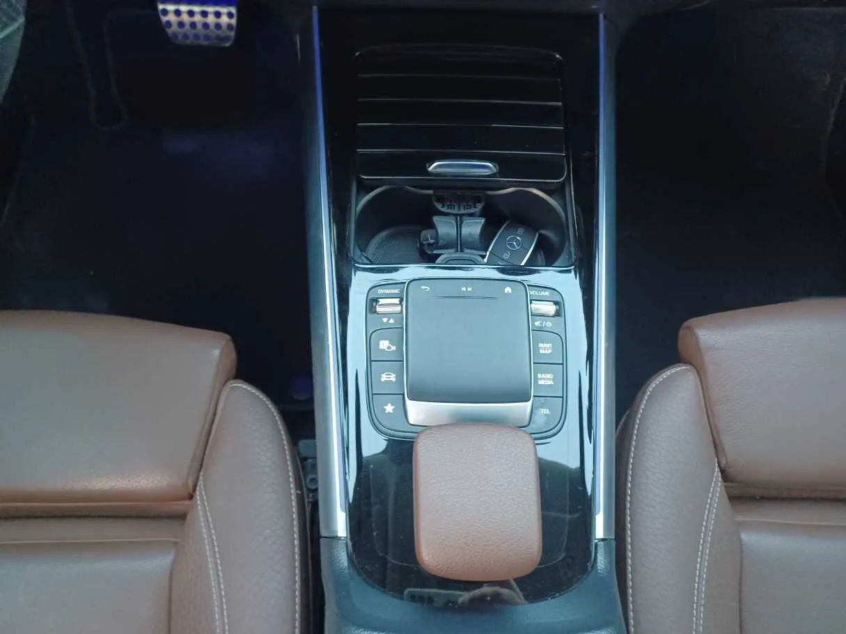 Car image 13