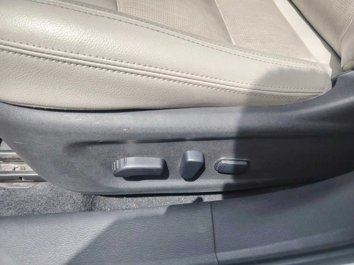 Car image 38
