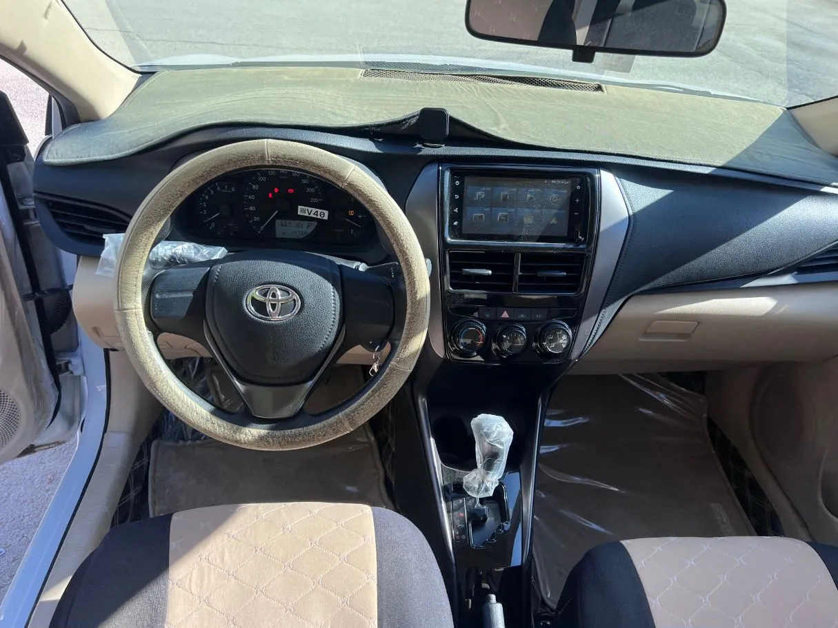 Car image 16