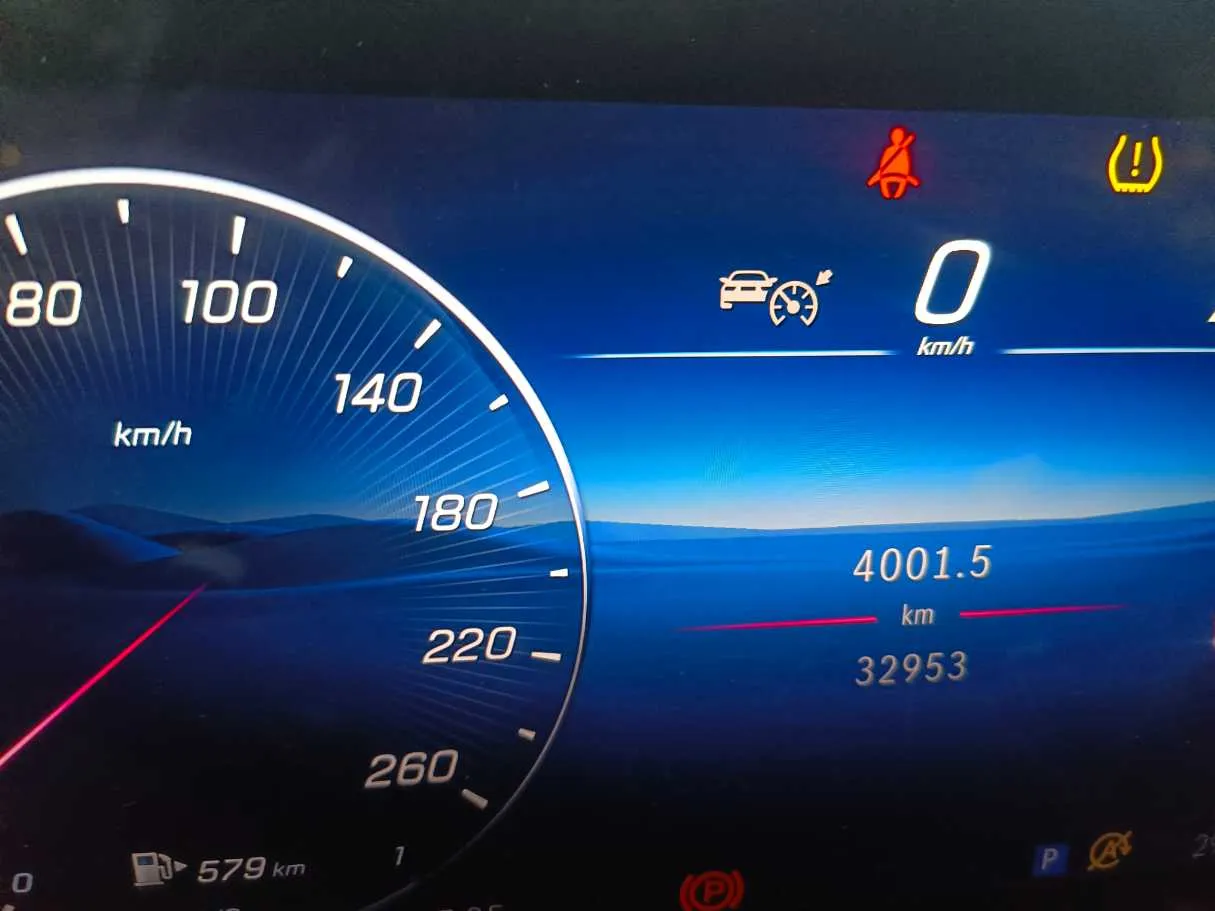 Car image 26