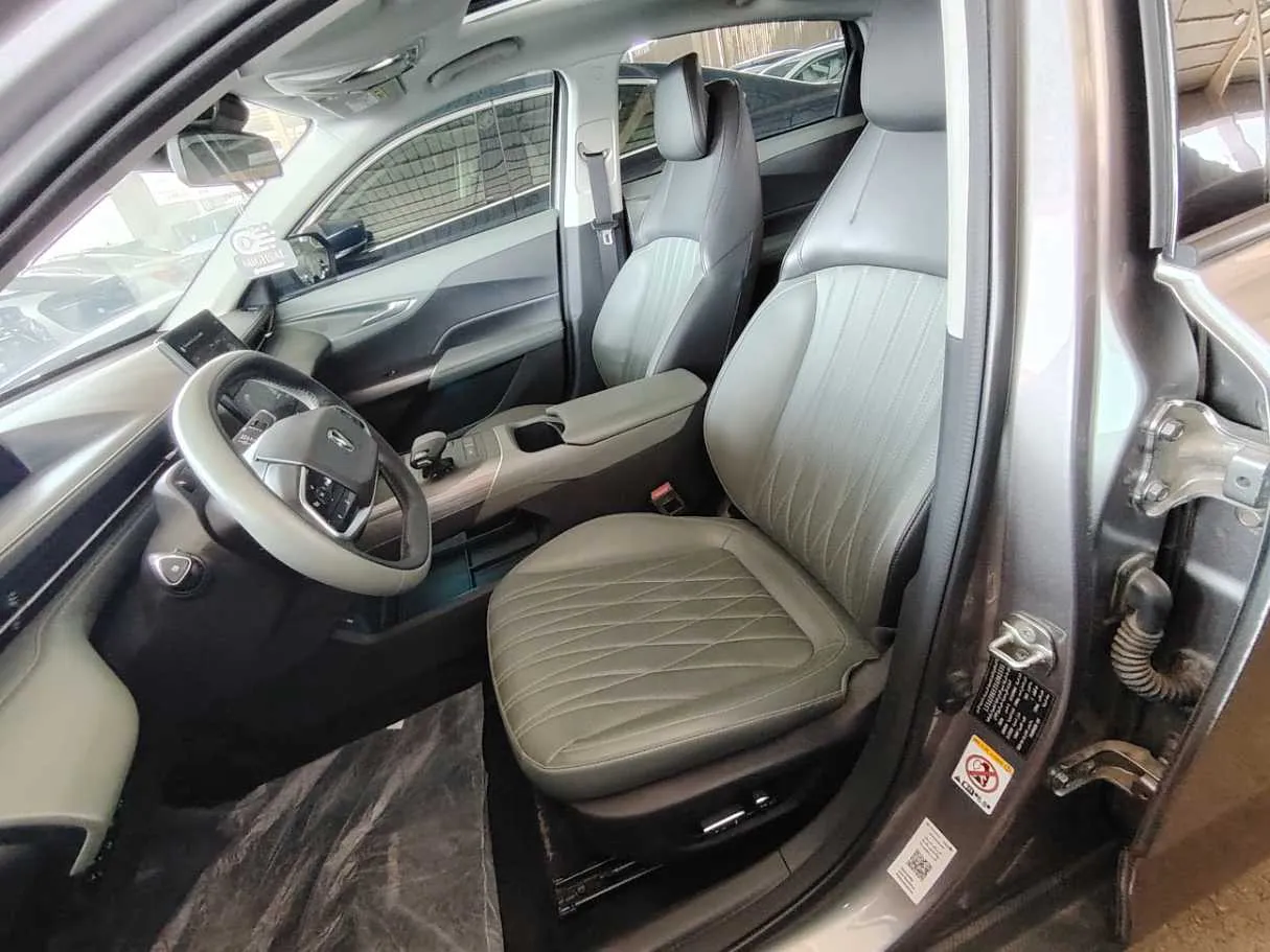 Car image 15