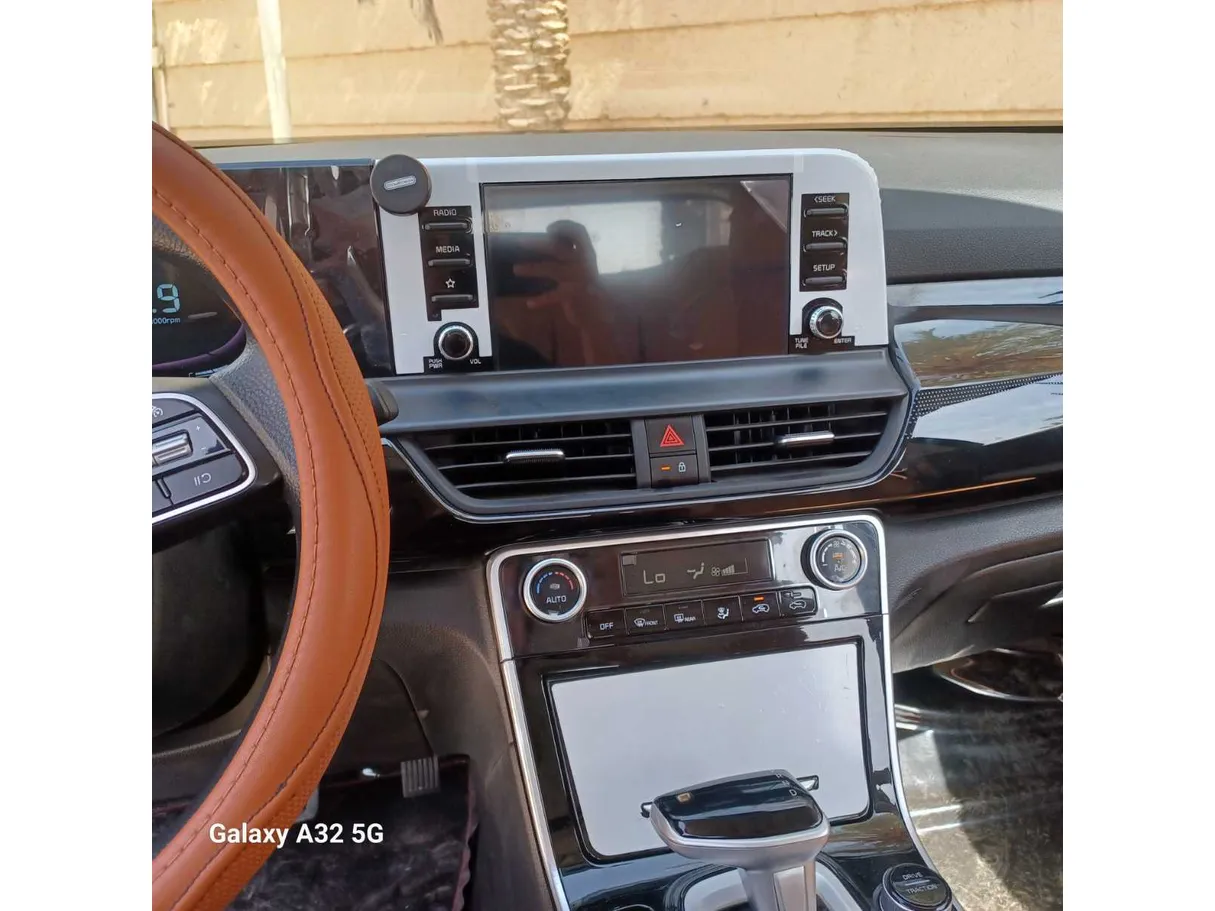Car image 17