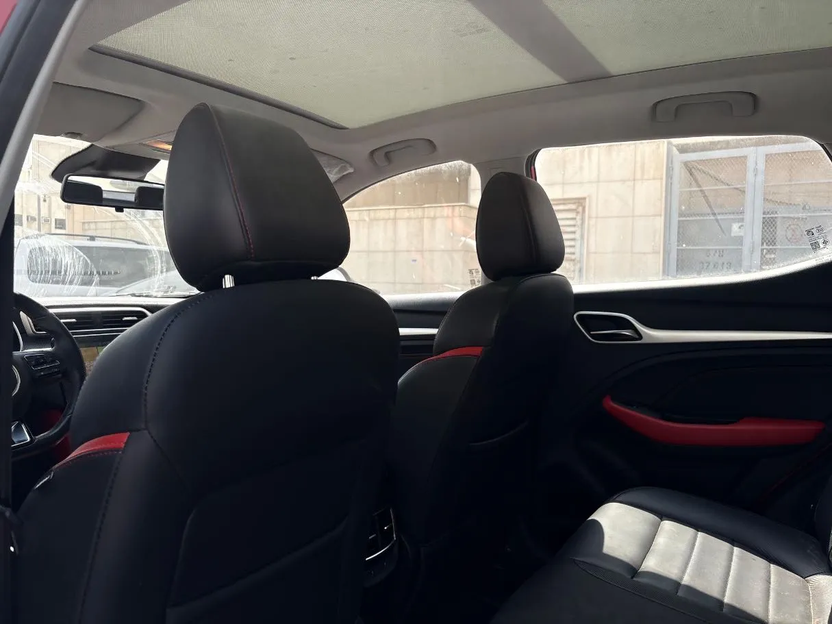 Car image 18
