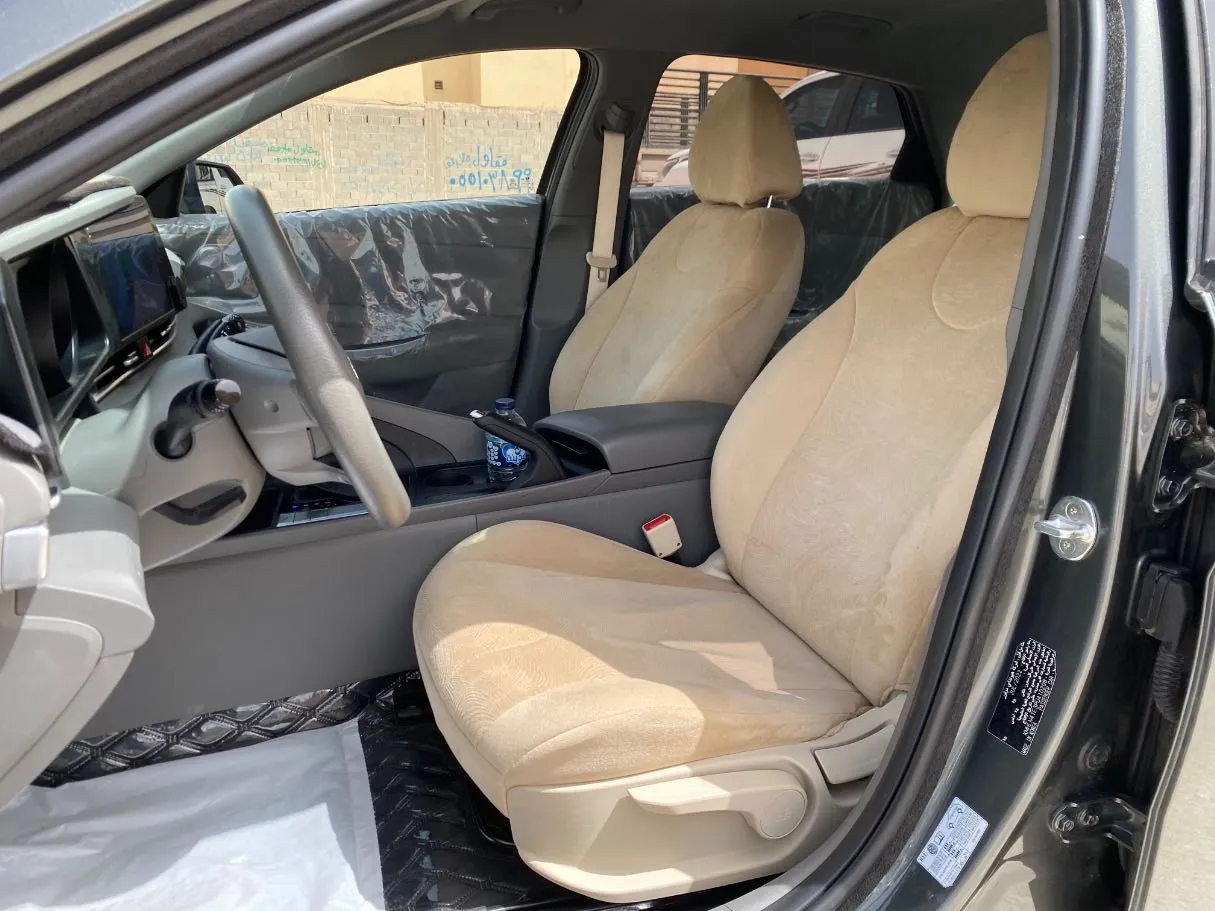 Car image 11