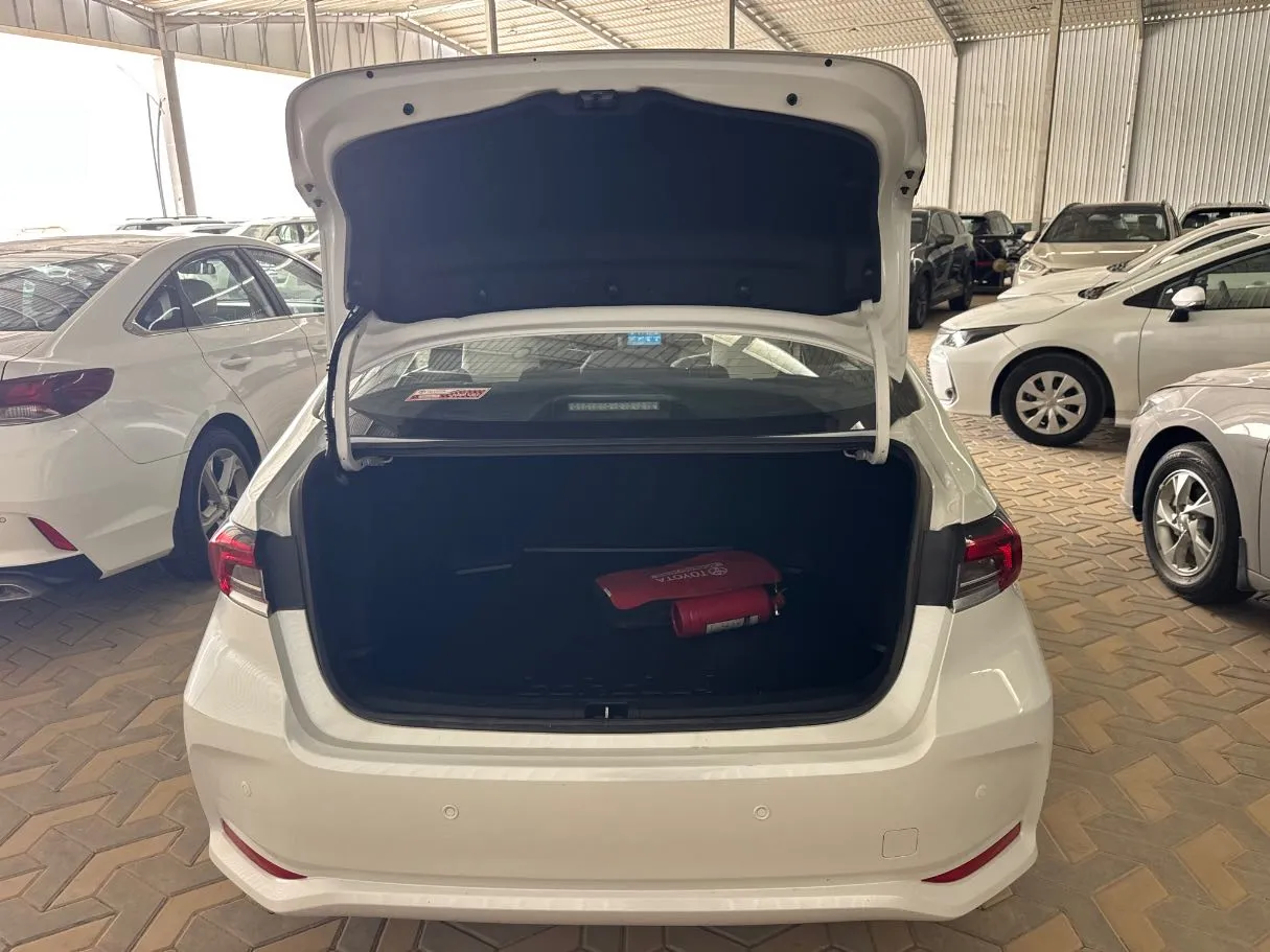 Car image 17