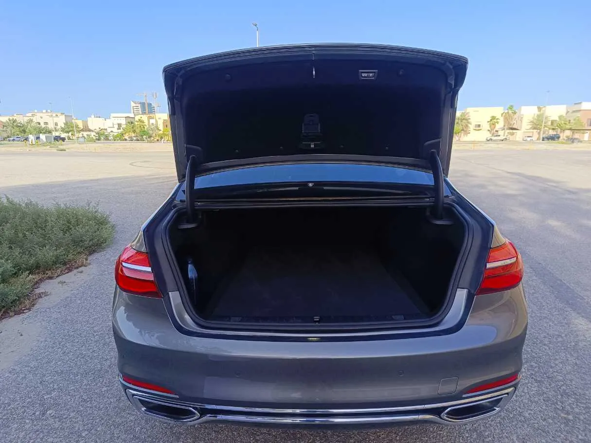 Car image 28
