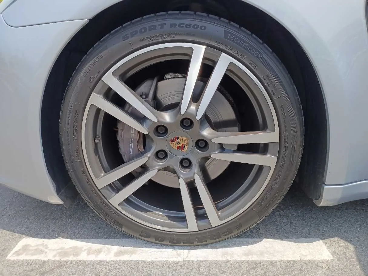 Car image 9