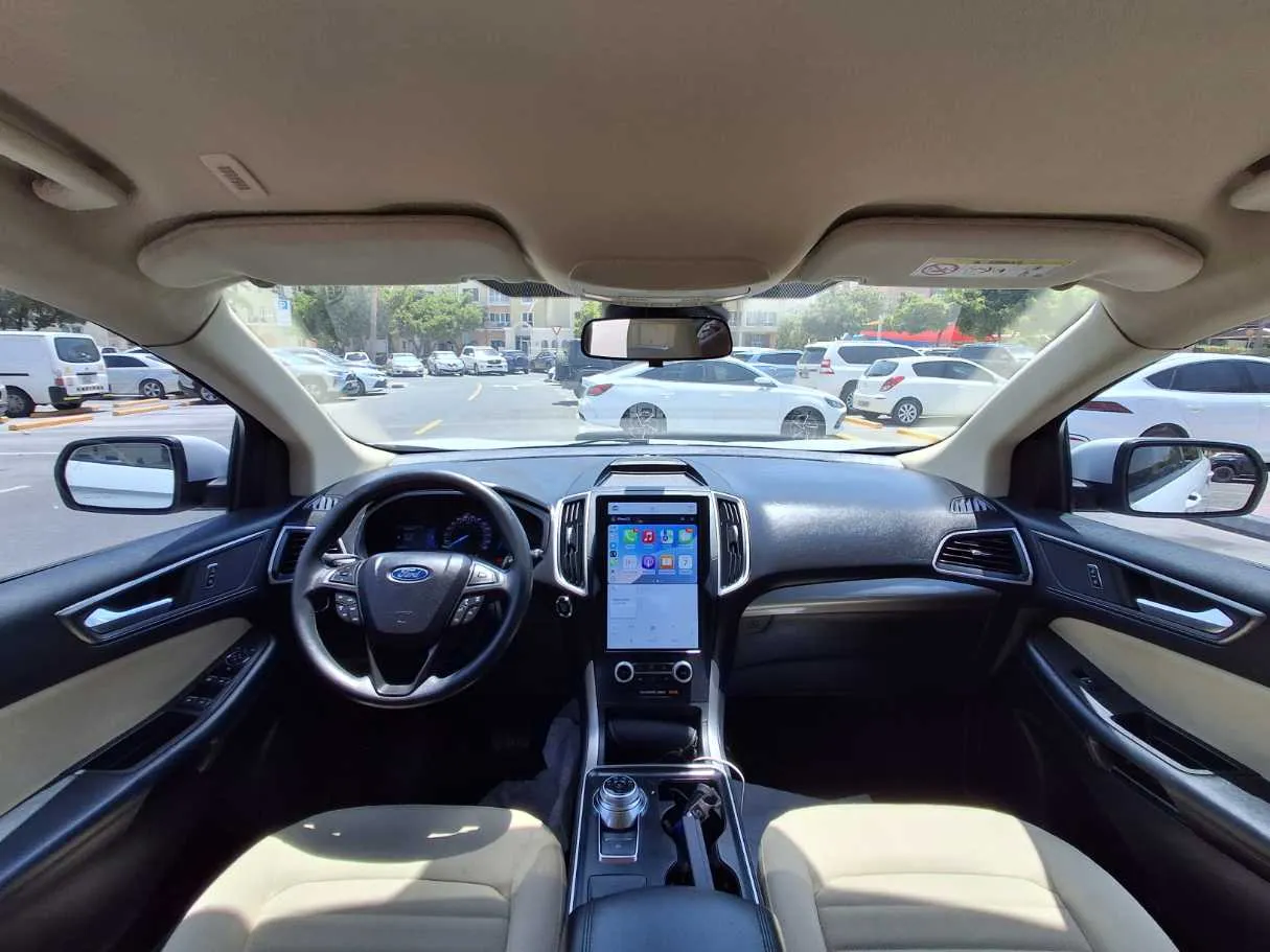 Car image 18