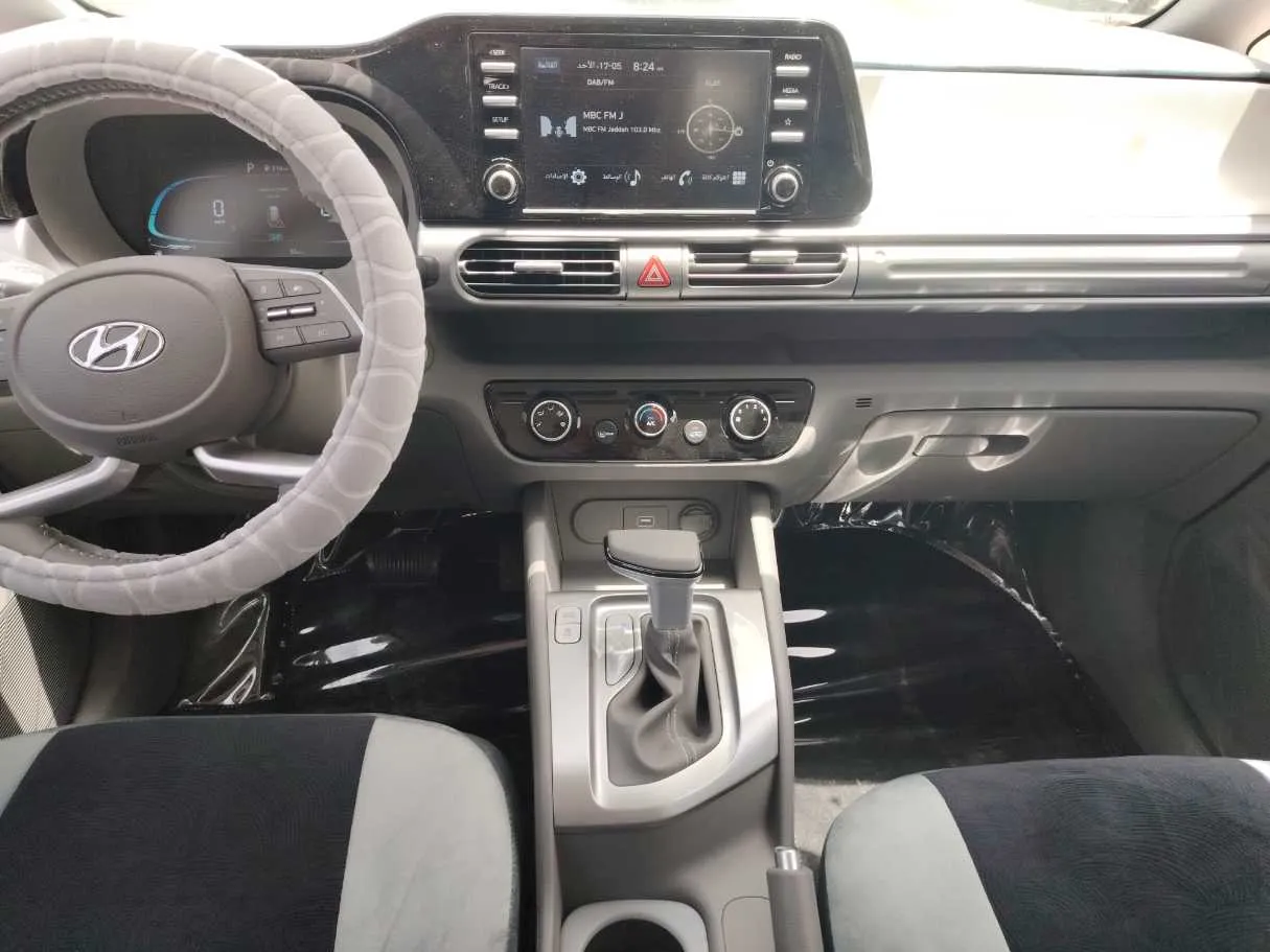 Car image 19